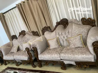  3 طقم كنب تفصيل جديد بحالة الوكاله استخدام اشهر فقط