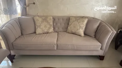  2 طقم كنب 7 مقاعد بحاله ممتازه
