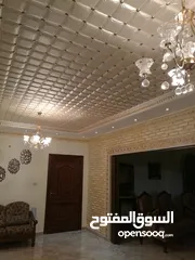  10 فيلا للبيع بالبنيات طريق المطار شارع الخدمات في حي هادئ جدا