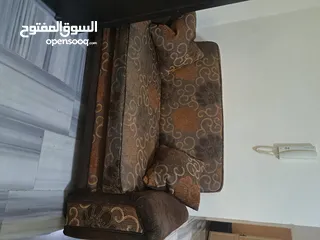  4 طقم كنب صوفيات للبيع عبارة عن ثنائية عدد2 وثنائية عدد1 للبيع بسبب الرحيل بحالة جيدة للاستفسار 07885