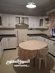  1 شقة فارغة - شارع مكة - 3نوم 1ماستر - 235م - قرب الخدمات العامة - موقع هادئ ومميز