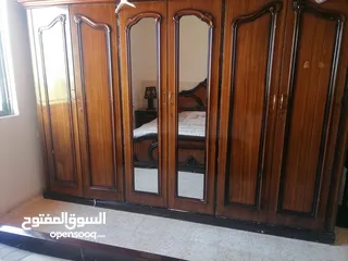  1 غرفة نوم وطقم كنب مع البرادي وطاولة سفرة ومايكرويف بسعد جيد