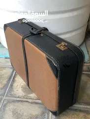  1 شنط سفر وحقائب قديمة ونادرة.