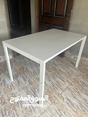  2 كرسي و طاوله