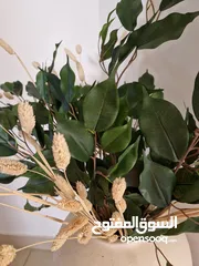  2 Artificial green leaves and dry grass stems