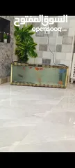  1 عندي حوض سمك زجاج ثقيل  جميل جدا   ارتفاع 40 عرض 100 مناسب للاطفال وقوي