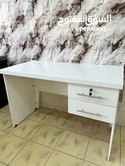  3 مكتب موظف/طلاب عملي بتصميم أنيق – 2 جوارير ع قفل يتميز بتصميم عصري ولون ابيض  جذاب يضيف لمسة احترافي