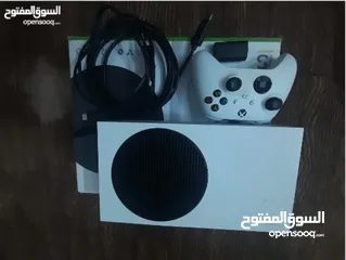  1 Xbox series s بحالة جيدة وبسعر مغري