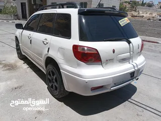  4 ميتسوبيشي اوتلندر