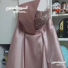  7 فستان لون سومو للبيع لبسة مرة واحدة ع التخرج فخم و جميل محجر من الامام وباكلس ومن الخلف لديه رباطات