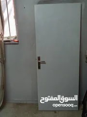  4 أبواب سكيوريت عدد 2 مستعمل للبيع كل باب قياس الأول عرض 90 سم الارتفاع 2متر والثاني 90 سم و8ملم 2متر