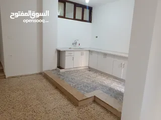  2 شقة ارضية بناء قديم للايجار النزول مقابل كل شيء شهي