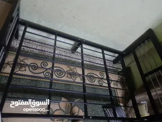  3 سرير حديد مفرد ونص بحالة ممتازة مع فرشة ضغط عالي