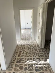  14 منزل كبير  الزرقاء/ الوسط التجاري