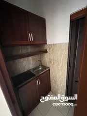  5 مكاتب للايجار بمساحات مختلفة