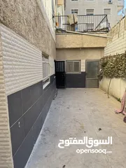  2 شقة في بيتونيا 130 متر داخلي بالإضافة إلى ساحة ومدخل خاص للبيع
