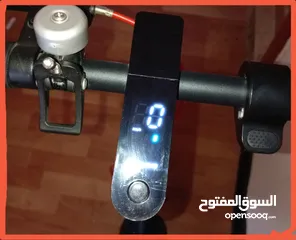  1 سكوتر كهربائي شبه جديد