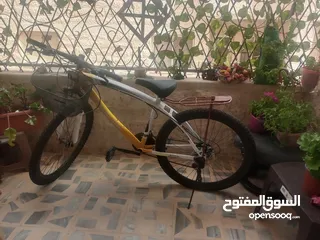  7 دراجه هوائيه نوع ترايوبلاد  .. مميزه كبيره تناسب الاعمار والاحجام الكبيره والاشخاص  طوال القامه .  د