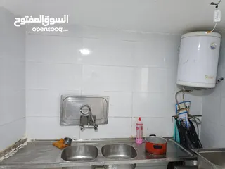  16 مطعم شاورما وبروستد وسناكات