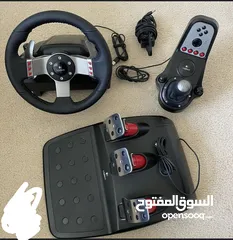  1 الموديل:Logitech G27 المحتويات:دركسون/3 دعسات/جير الحالة:نظيف جدًا يدعم PS3 والاجهزه الأحدث و PC