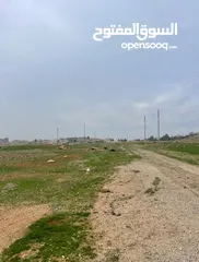  1 قطعة أرض طريق المطار باللبن أم الرجوم501 متر بجانب عمار منطقة صخرية مناسبة لبناء فيلا من المالك