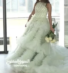  1 فستان فخم جدا مع شاحط طويل بتصميم مميز  لون الصيف الجديد اخضر فاتح  فستان خطبة عرس او سهرة