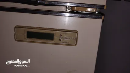  6 ثلاجة اكما acma kar666 الأمريكية جبارة تبريد وتجميدها قوي ممتاز مع قاعدتها.