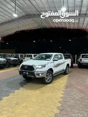  1 تويوتا هايلكس S-GLX اعلى المواصفات باللون الابيض المميز 2024