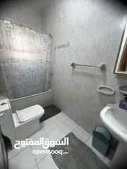  13 شقة في الخامسة للبيع