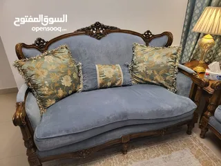  5 طقم كنب فخم جلوس للضيوف .. مطلوب 2500درهم .   للشراء ارسل واتس اب :   الموقع : داخل ابوظبي