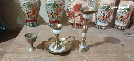  9 مكواي نحاس/ومنضر نحاس ارضية رخام/وكاسة صغيرة نحاس/ومنضرين نحاس وعليهم زي شقف  اضن رخام