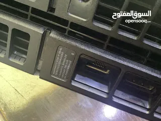  2 بلايستيشن 4 مستعمل مع يدتين بحالة الوكالة مع كفالة سنة كاملة (فقط للبيع ما اقبل تبديل أبدا)