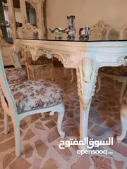  9 طاولة سفرة وفضية مصري حفر من الطراز الرفيع .   كراسي خشب زان عدد ( 8 ) .   فضية بتطريزة فاخرة .