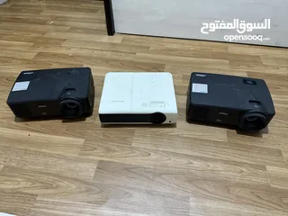  2 ثلث بروجكتورات فيهم مشكال