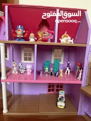  5 Selling a pre - loved dollhouse