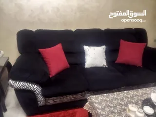  2 طقم كنب نضيف خالي من العيوب والمزع والحرق والكسر مع البرادي  للبيع