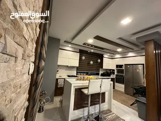  4 شقه قدس للبيع بسبب السفر