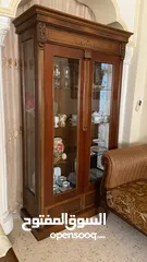  8 طقم سفرة / طقم كنب ضيوف/ كيزر ماء( سخان ) / مكيف 2 طن/ مفرش تخت وبرداية طقم/ قلاية كهربائية / طاولات