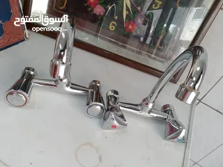 14 خلاط مياه إيطالي بحالة ممتازة للمغاسل والمجلى ، عدد2 موجودات بالبقعة وعالفحص