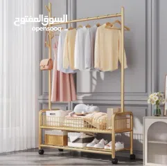  1 ستاند الملابس الذهبي   رَتّب غرفتك وعِش أجواء الفخامة   علّق الجواكت والفساتين بكل أريحية