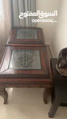  2 طقم كنب ضيوف مع طاولات وسط