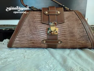  1 شنطة يد أصلية و جديدة