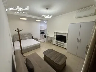  2 ستوديوهات جديدة 150 دينار اسبوعيا او 450 دينار شهريا في عمارة عائلات راقية