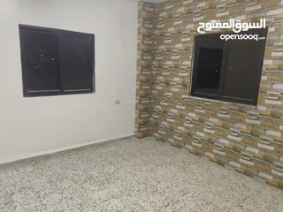  8 شقة طابق ثاني للإيجار في حي نزال بالقرب من شارع الدستور
