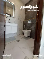  5 شقه لقطه استثماريه سكنيه مميزه و محدثه للبيع بسعر مغري جدا مقابل جامعه الاميرة سميةو الجمعية الملكية