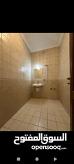  6 شقه فارغه للايجار ـ موقع مميز جدا ـ ضاحيه الرشيد - طابق ارضي ـ حديقه 150 متر