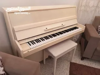  1 بيانو كلاسيكي للبيع