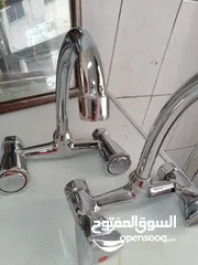  9 خلاط مياه إيطالي بحالة ممتازة للمغاسل والمجلى ، عدد2 موجودات بالبقعة وعالفحص