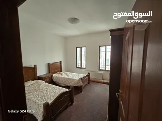  2 شقه للبيع الرابيه ضاحيه الحسين طابقيه لقطه للبيع المستعجل