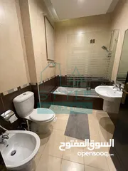  17 شقة طابق اول مساحة الشقة 210 متر مربع خلف السفاره السعودية